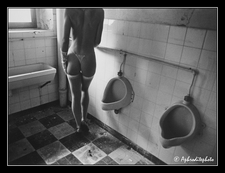 207 Une fille chez les hommes 2
